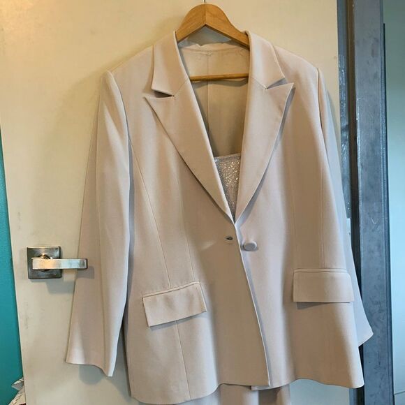 Vintage knee length dress with matching tailored jacket, EUC, extensively beaded - Picture 8 of 15